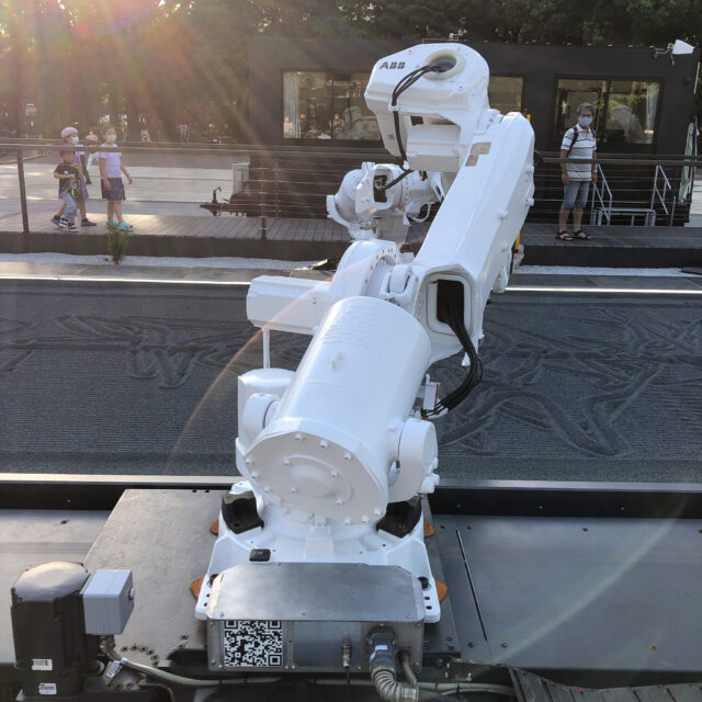 上野公園に4台のロボットが出没06