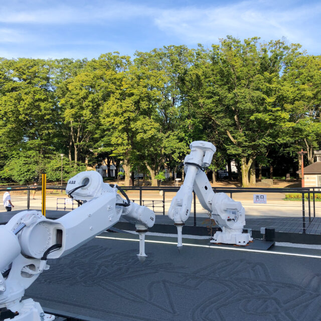 上野公園に4台のロボットが出没02